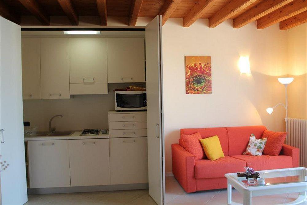 The Flowers Apartments 2 Дезенцано-дель-Гарда Экстерьер фото